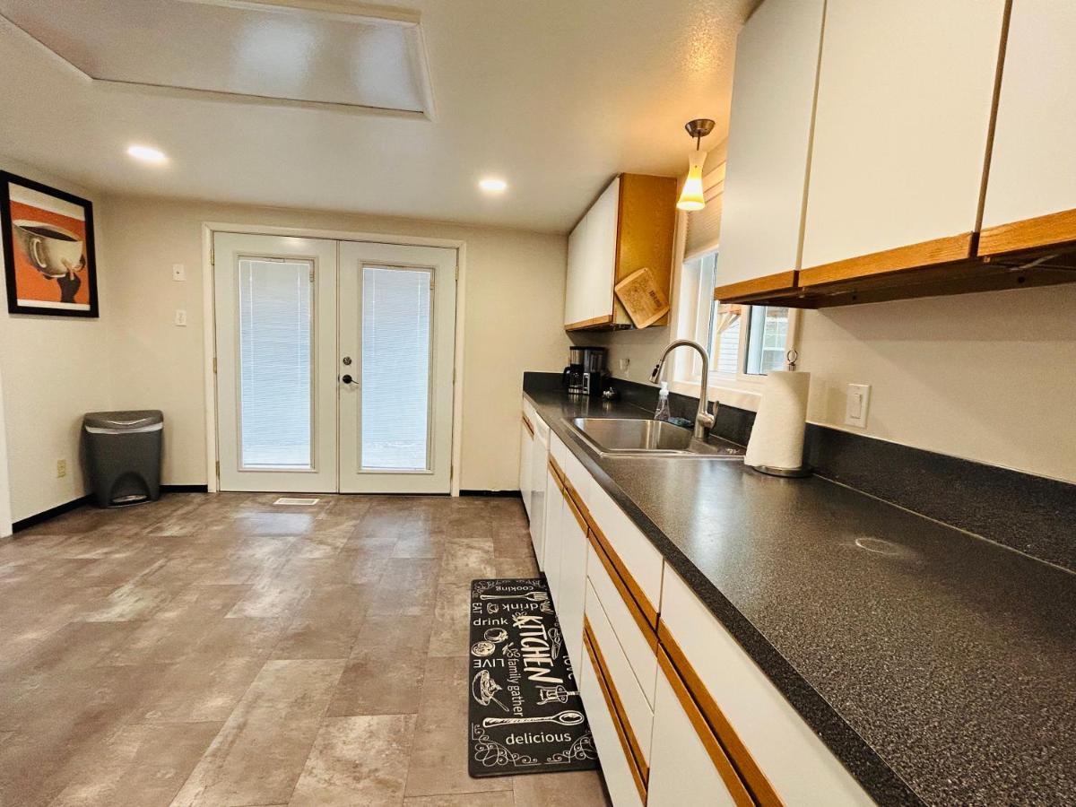 Little Blue Bungalow On Boise'S Bench, Pet Friendly, Fully Fenced Yard With Doggie Door! 2 Miles From Bsu, 5 Minutes From Downtown Boise, Desk And Workstation For Remote Workers, 2 Tv'S Large Walk-In Closet, Good For Mid-Term Stays Exteriör bild