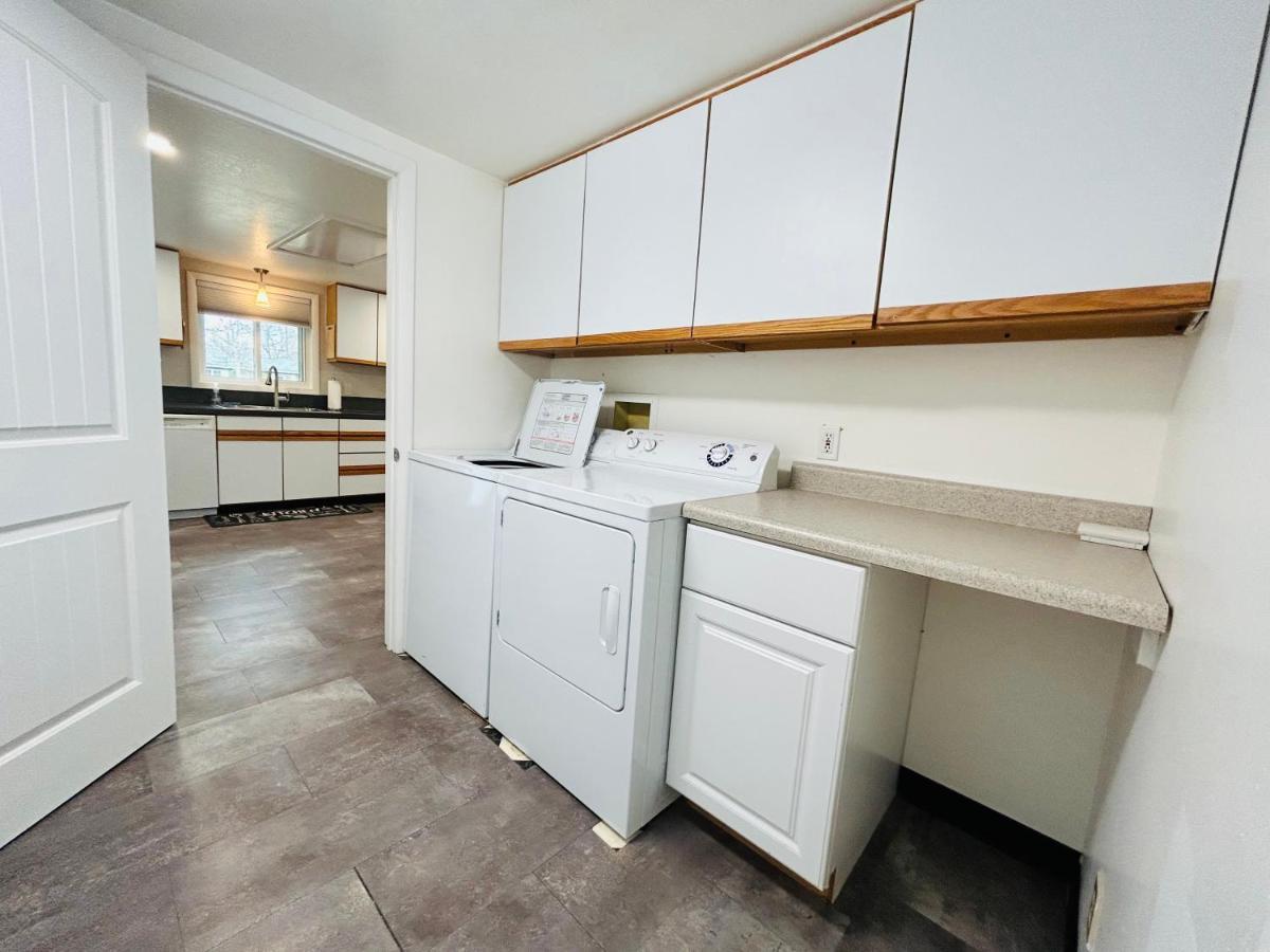 Little Blue Bungalow On Boise'S Bench, Pet Friendly, Fully Fenced Yard With Doggie Door! 2 Miles From Bsu, 5 Minutes From Downtown Boise, Desk And Workstation For Remote Workers, 2 Tv'S Large Walk-In Closet, Good For Mid-Term Stays Exteriör bild