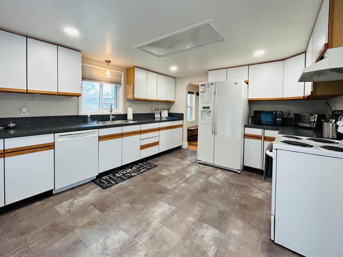Little Blue Bungalow On Boise'S Bench, Pet Friendly, Fully Fenced Yard With Doggie Door! 2 Miles From Bsu, 5 Minutes From Downtown Boise, Desk And Workstation For Remote Workers, 2 Tv'S Large Walk-In Closet, Good For Mid-Term Stays Exteriör bild