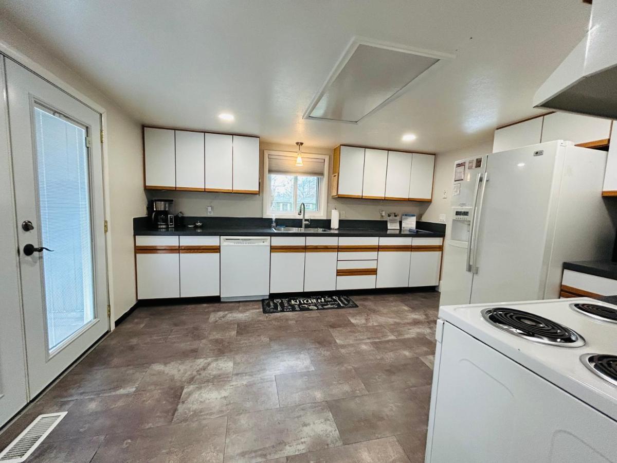 Little Blue Bungalow On Boise'S Bench, Pet Friendly, Fully Fenced Yard With Doggie Door! 2 Miles From Bsu, 5 Minutes From Downtown Boise, Desk And Workstation For Remote Workers, 2 Tv'S Large Walk-In Closet, Good For Mid-Term Stays Exteriör bild